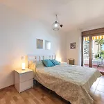 דירה Oceanfront Retreat: Your Serene Oasis By The Sea! מארבלה