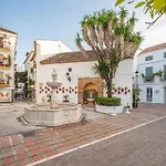 Oceanfront Retreat: Your Serene Oasis By The Sea! דירה מארבלה