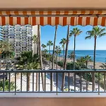 Oceanfront Retreat: Your Serene Oasis By The Sea! דירה *