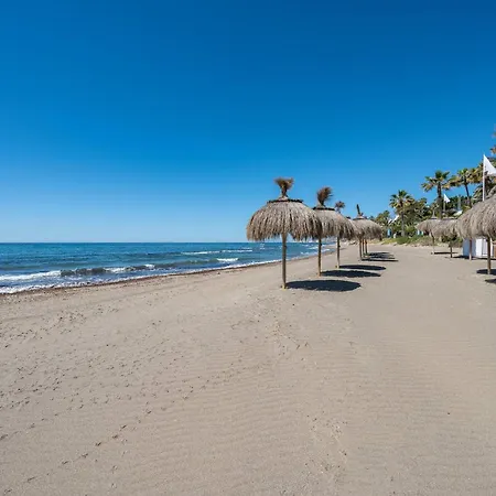 Oceanfront Retreat: Your Serene Oasis By The Sea! Appartement Marbella