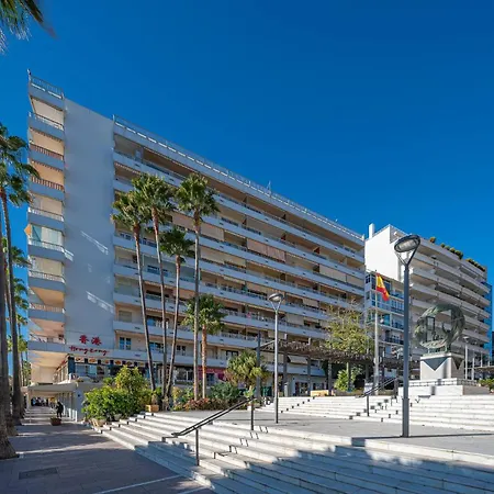 Appartement Oceanfront Retreat: Your Serene Oasis By The Sea! *