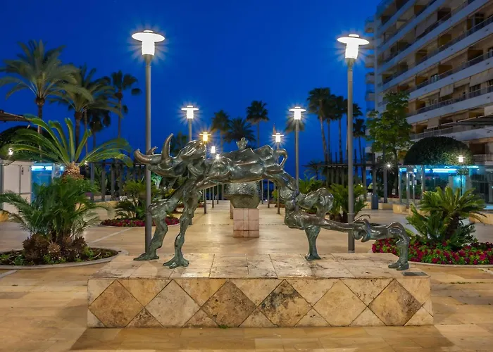 Oceanfront Retreat: Your Serene Oasis By The Sea! Appartement Marbella