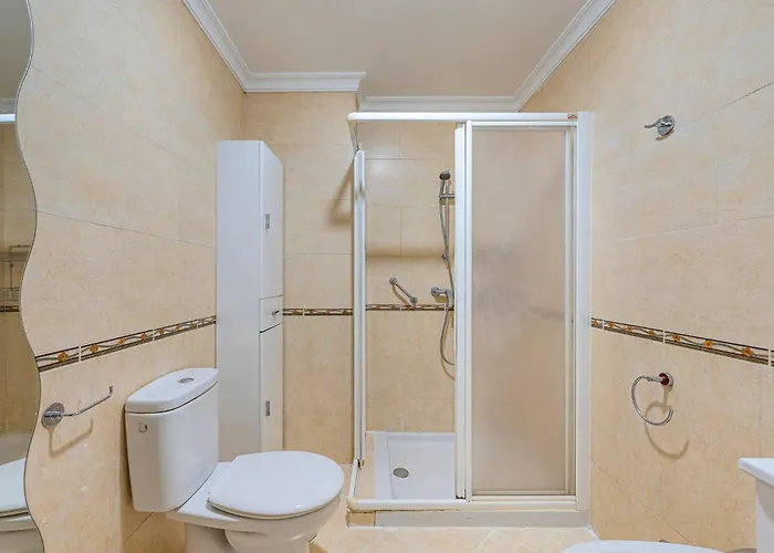 Apartament Oceanfront Retreat: Your Serene Oasis By The Sea! Marbella