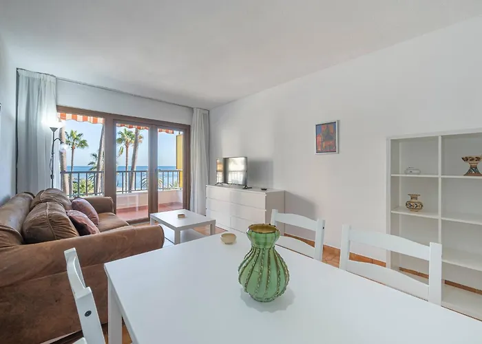Apartament Oceanfront Retreat: Your Serene Oasis By The Sea! *