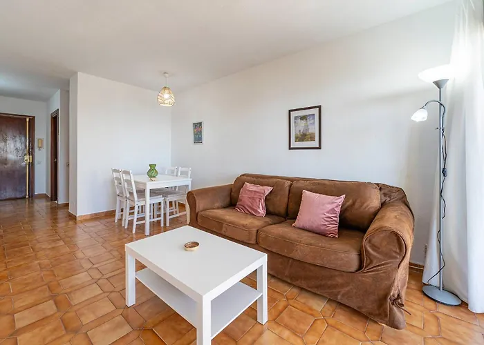 Apartament Oceanfront Retreat: Your Serene Oasis By The Sea! Marbella