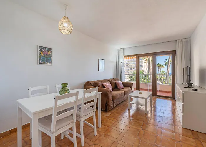 Apartament Oceanfront Retreat: Your Serene Oasis By The Sea! *