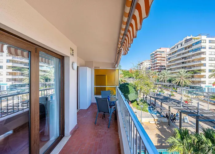 Oceanfront Retreat: Your Serene Oasis By The Sea! Apartament Marbella