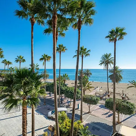 Lägenhet Oceanfront Retreat: Your Serene Oasis By The Sea! *